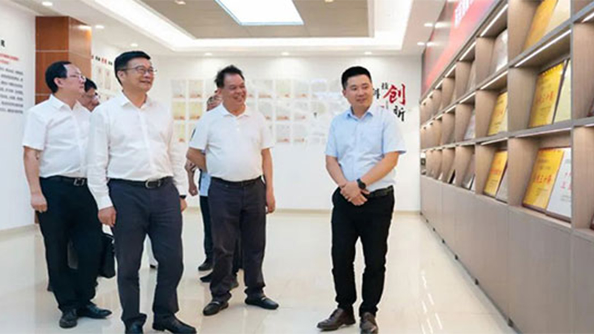 溫州灣新區(qū)黨工委書記、管委會主任周一富走訪浙江石化閥門有限公司